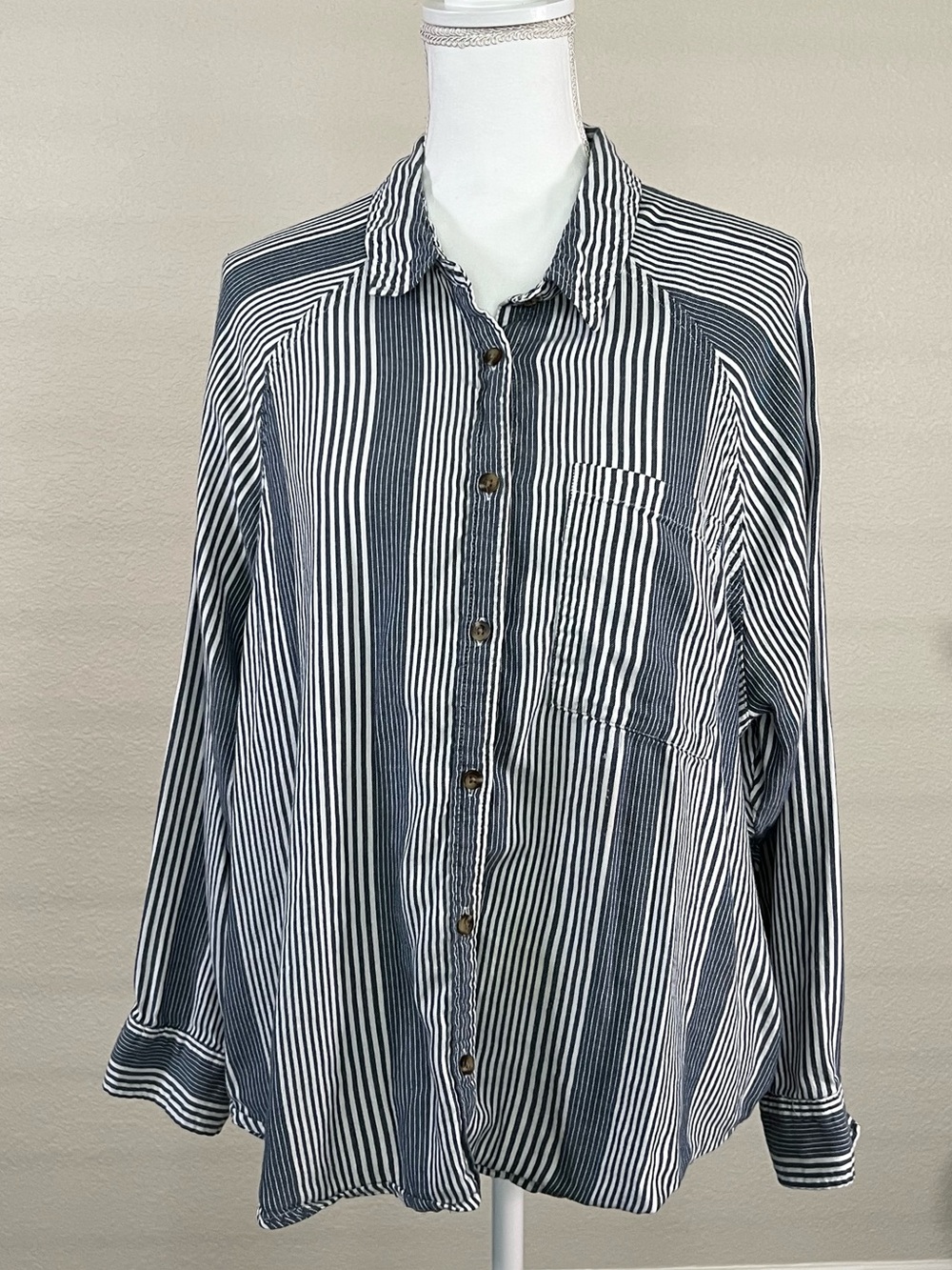 SO Women’s Navy Vertical Striped Casual Long Sleeve Cotton Button Down Size XL